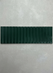Striatura Emerald Gloss Flute Subway 100x300